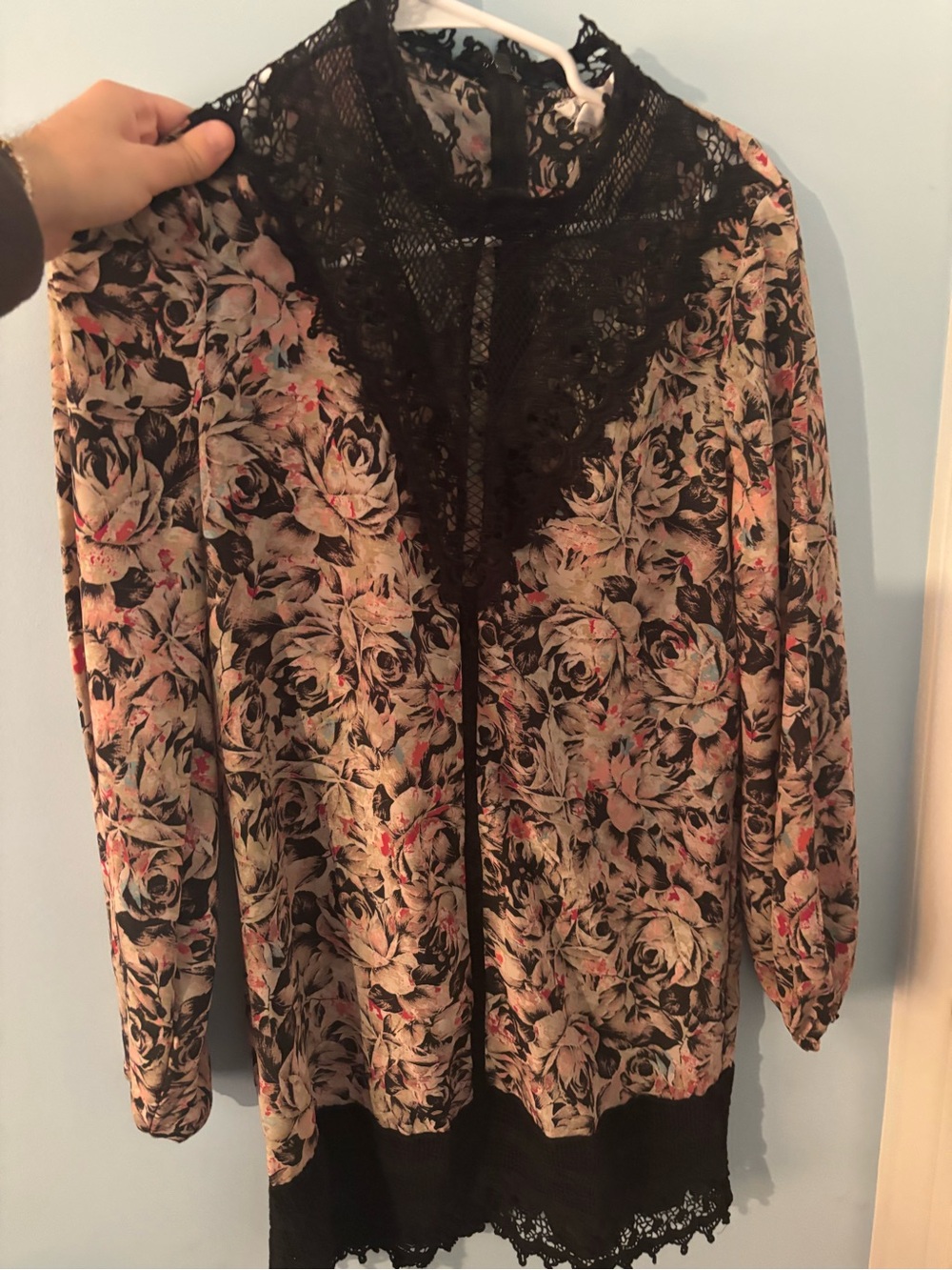Floral Lace-Trim Blouse in Blush and Black
Bc g generation size 4